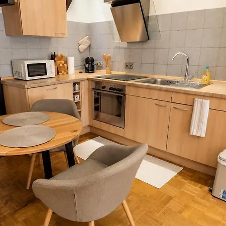 Stilvolle City-maisonette In Zentrum 아파트 이제를론